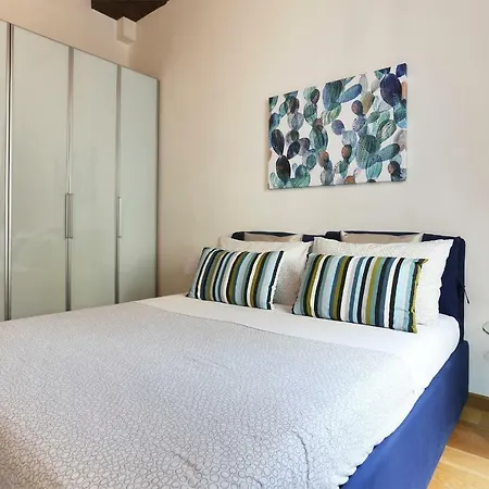 La Casa Di Lo, Bright San Lorenzo Mkt Apartment